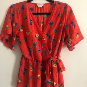 Short sleeve wrap -floral top